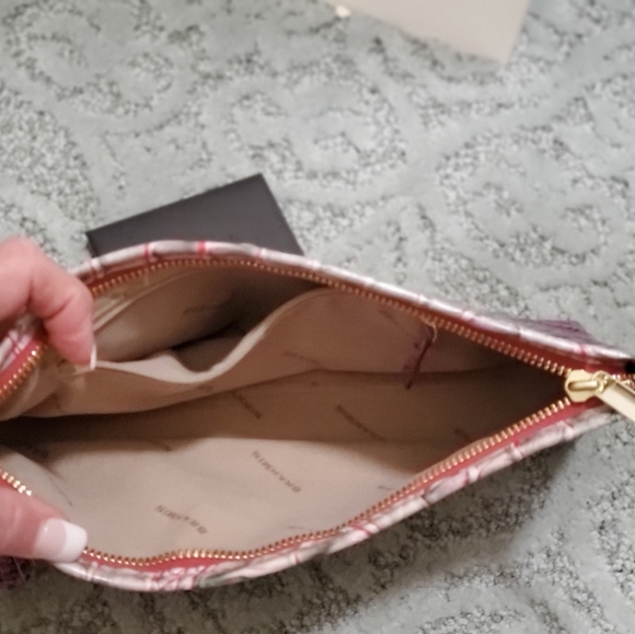 NWOT/Brahmin Wristlet - Picture 3 of 3